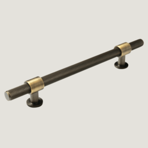 Handles: 'Belgravia Pull Antique Brass'