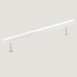 Handles: 'Strano Pull White'